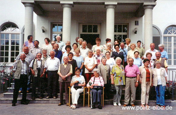 Teilnehmer des Heimattreffen Krischwitz, Politz und Neschwitz 2004 am Heiligenhof bei Bad Kissingen